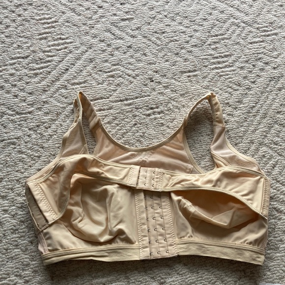 Surgical bra - Picture 1 of 3